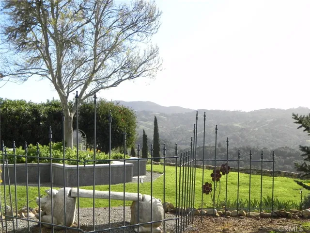 11505 Santa Ana Road, Atascadero, California 93422