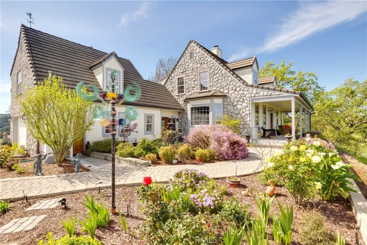 11505 Santa Ana Road, Atascadero, California 93422