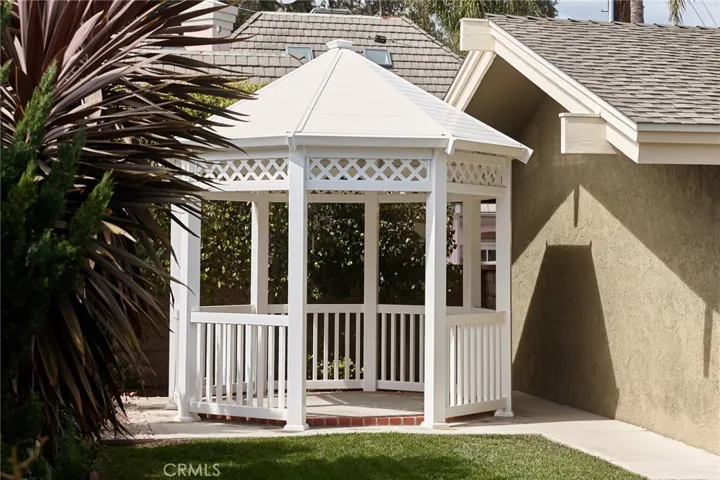 711 11th Street, Huntington Beach, California 92648