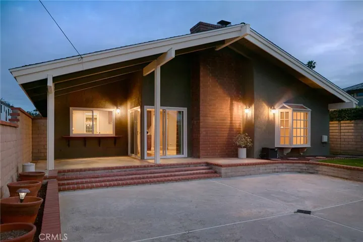 711 11th Street, Huntington Beach, California 92648