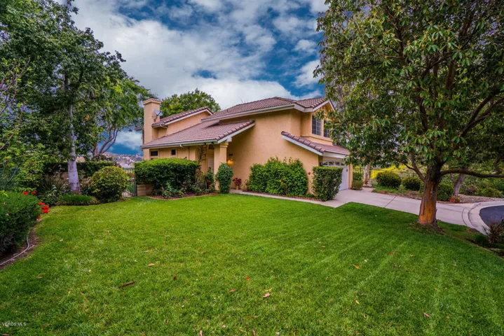 695 Overlook Rd Simi Valley CA-large-001