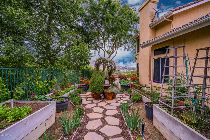 695 Overlook Rd Simi Valley CA-large-025