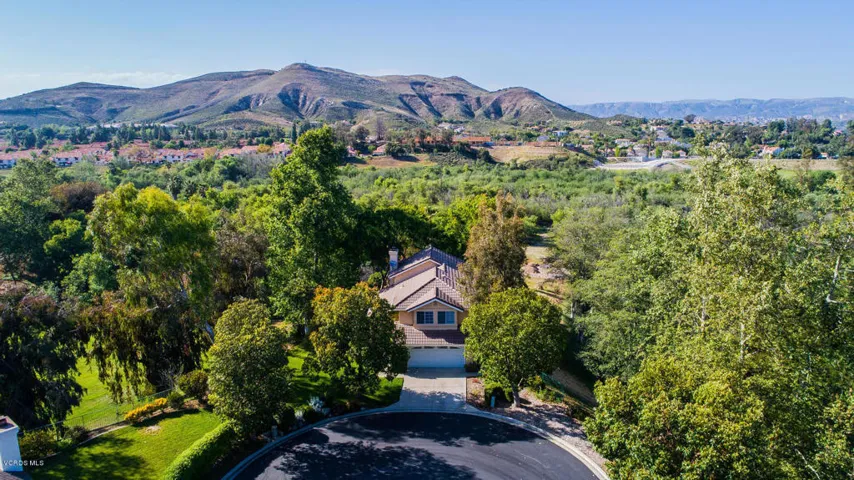 695 Overlook Rd Simi Valley CA-large-001