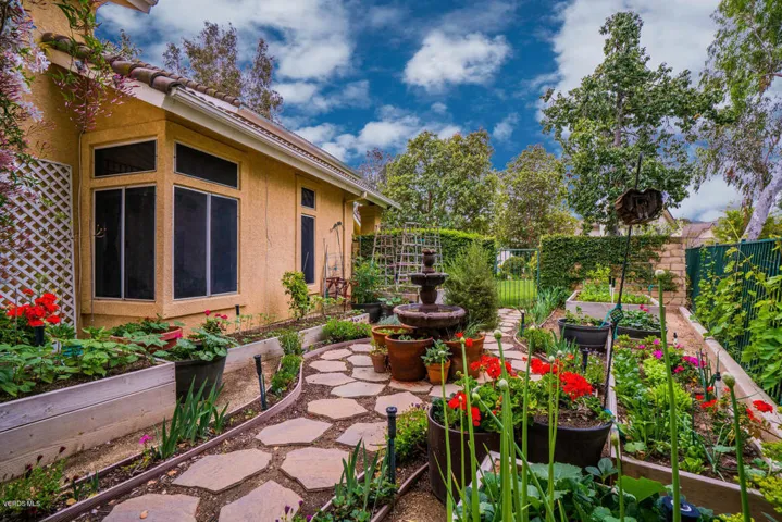 695 Overlook Rd Simi Valley CA-large-027