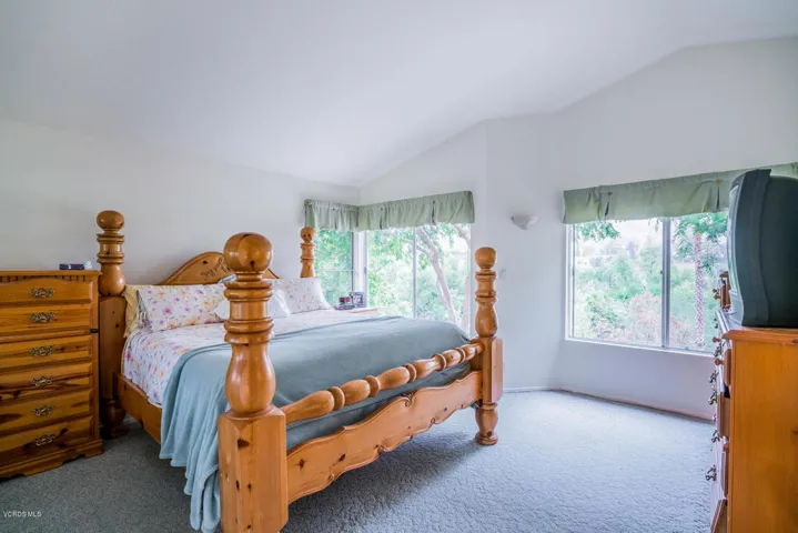 695 Overlook Rd Simi Valley CA-large-019