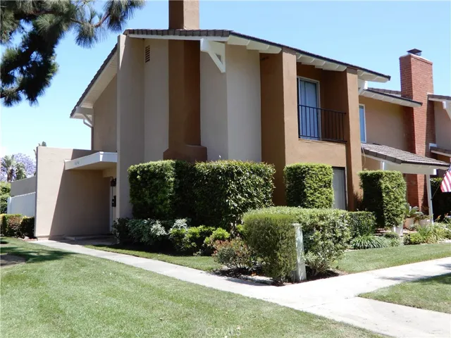 10690 La Rosa Lane, Fountain Valley, California 92708