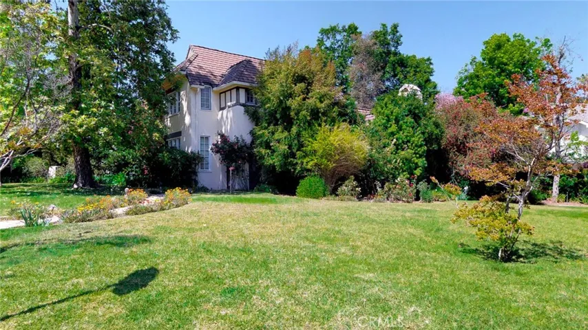 4400 Woodleigh Lane, La Canada Flintridge, California 91011