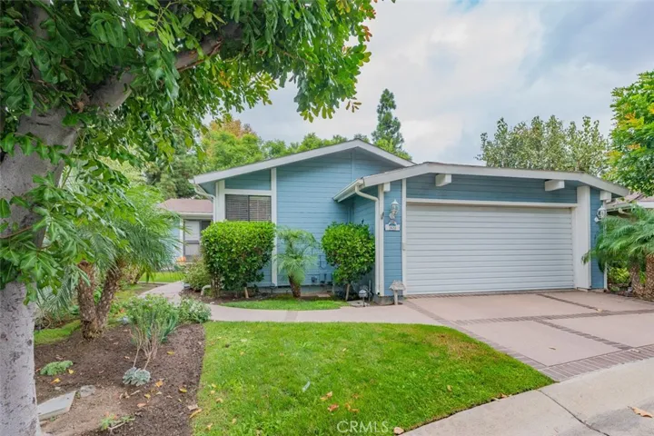 2632 Shadow Lake 70, Santa Ana, California 92705