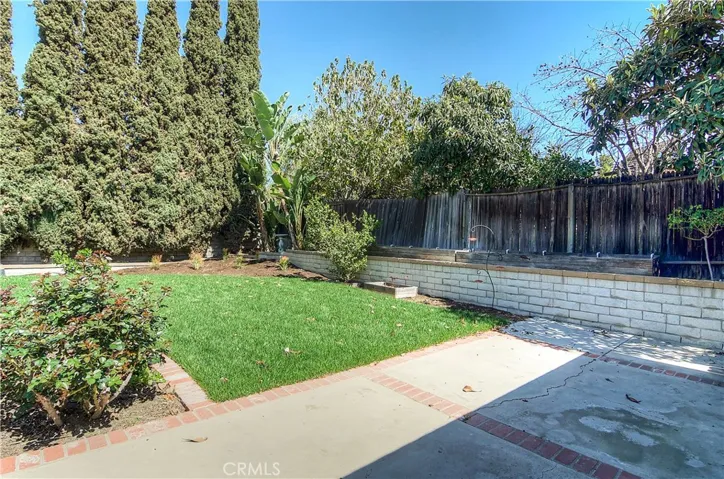This corner is for the gardener in you....raised beds for veggies, rose garden for cut flowers...citrus and more!