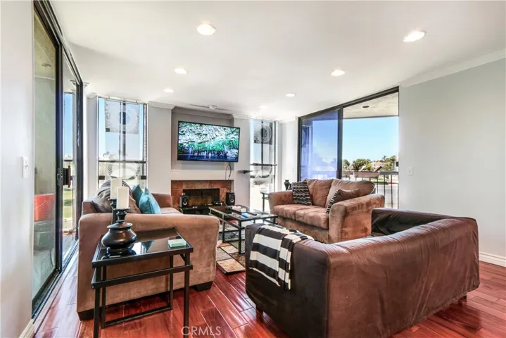 5190 E Colorado Street 305, Long Beach, California 90814