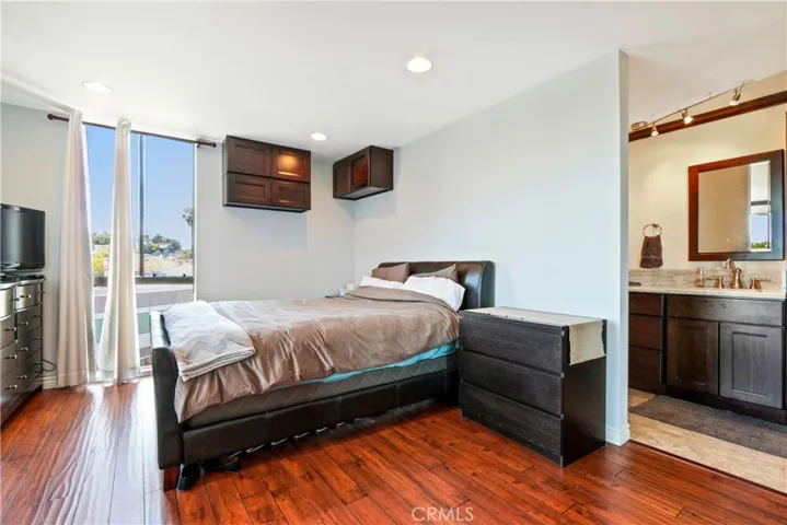 5190 E Colorado Street 305, Long Beach, California 90814