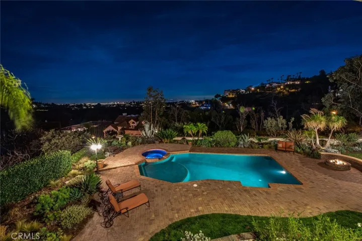 1255 Kings Crown Road, North Tustin, California 92705