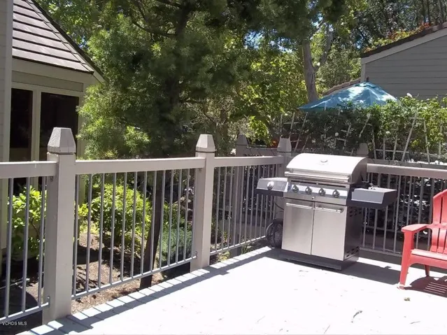 Wrap-around deck