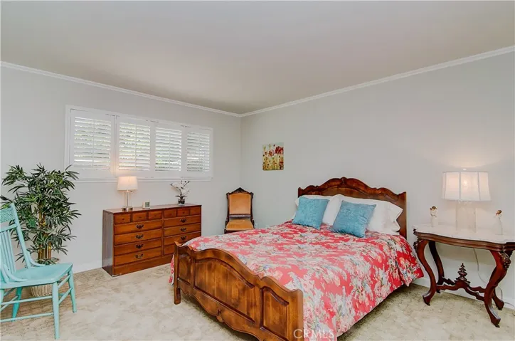This guest/kids room is master size!  Plenty of room for play, study and hanging out.