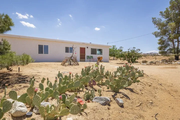 56347 Shannon Road, Landers, California 92285