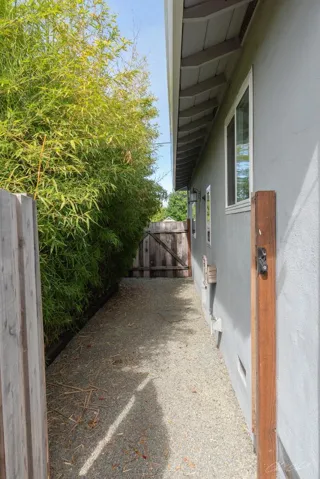 907 Third Avenue, Half Moon Bay, California 94019