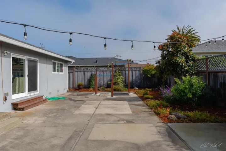 907 Third Avenue, Half Moon Bay, California 94019