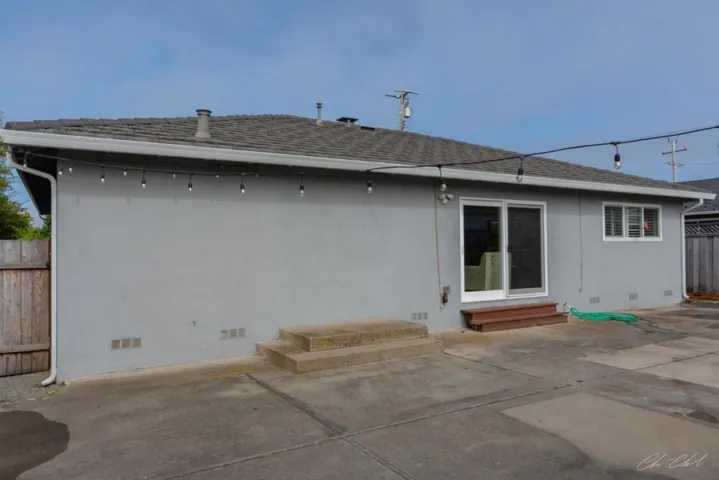 907 Third Avenue, Half Moon Bay, California 94019