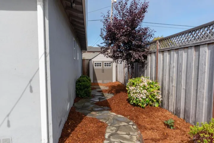 907 Third Avenue, Half Moon Bay, California 94019