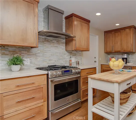 Tasteful decor and details everywere...like this lovely backsplash tile.