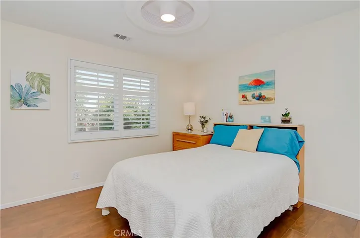 This second master bedroom with ensuite bath is perfect for in-law, guest or teenager...millenials welcome too!