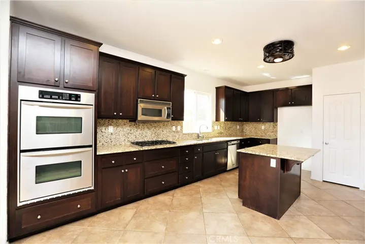 31897 Sugarbush Lane, Lake Elsinore, California 92532