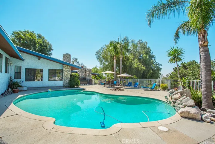 808 Woodlawn Avenue, Devore, California 92407