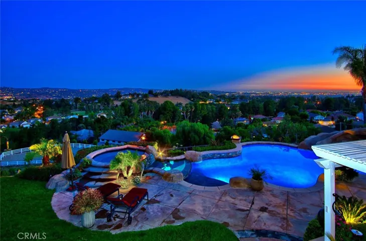 Sweeping city lights, Catalina & sunset views can be yours!