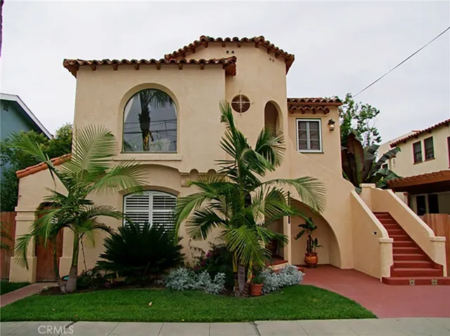 Gorgeous Spanish Duplex!