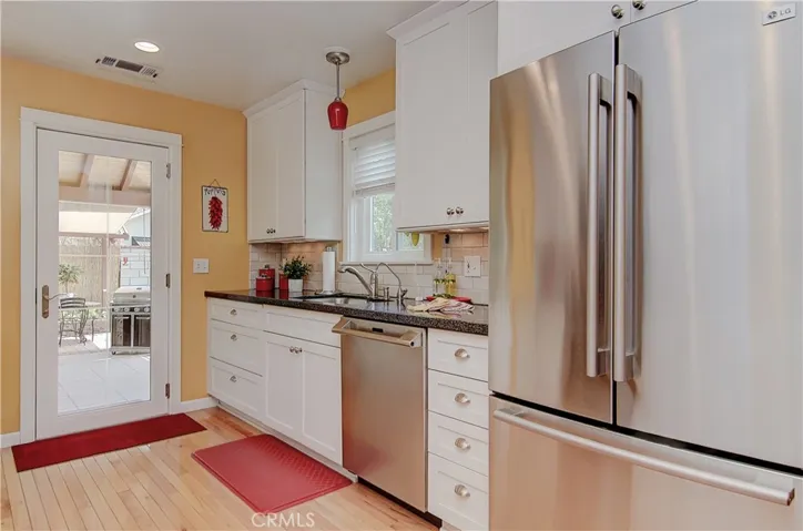 Stainless steel appliances match the cabinet hardware and really showcase the kitchen.