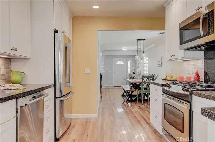Modern farmhouse kitchen... what are you waiting for?
