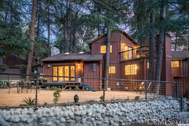 5215 Palm Drive, La Canada Flintridge, California 91011