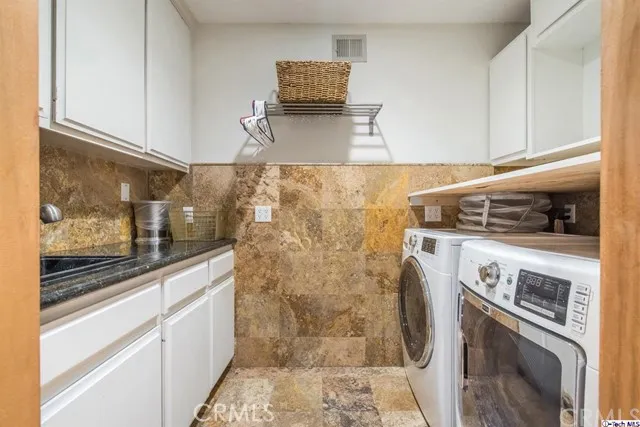 5215 Palm Drive, La Canada Flintridge, California 91011