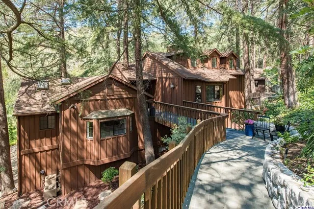 5215 Palm Drive, La Canada Flintridge, California 91011