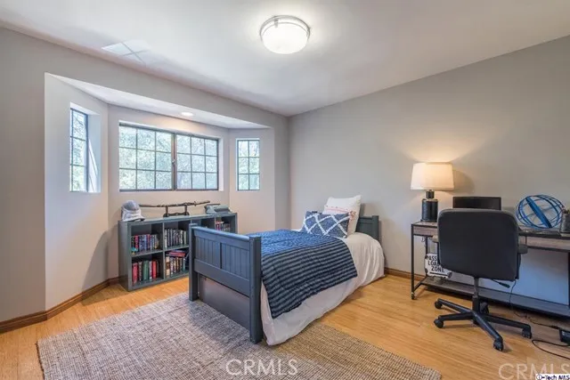 5215 Palm Drive, La Canada Flintridge, California 91011