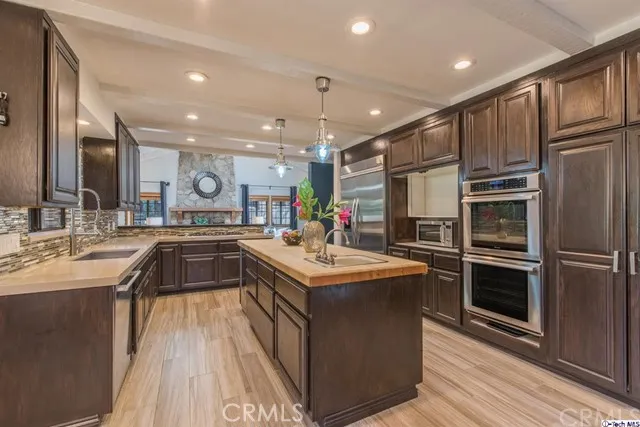 5215 Palm Drive, La Canada Flintridge, California 91011