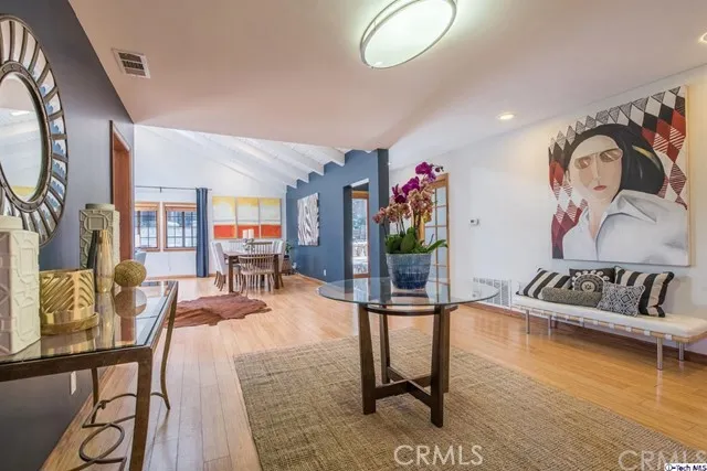 5215 Palm Drive, La Canada Flintridge, California 91011