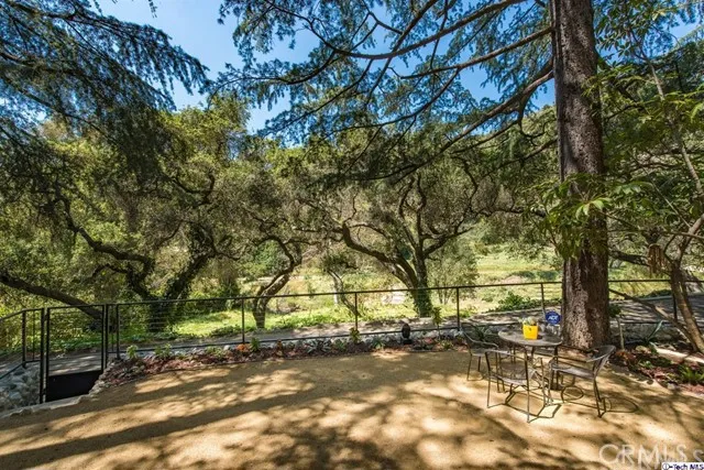5215 Palm Drive, La Canada Flintridge, California 91011