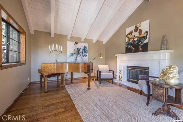 5215 Palm Drive, La Canada Flintridge, California 91011