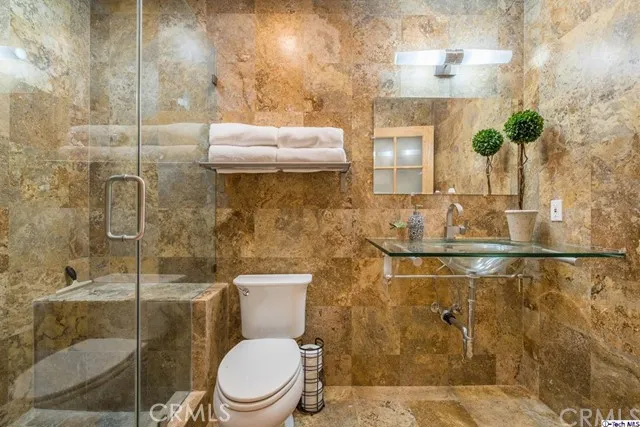 5215 Palm Drive, La Canada Flintridge, California 91011