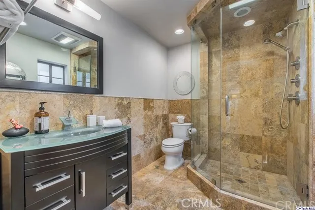 5215 Palm Drive, La Canada Flintridge, California 91011