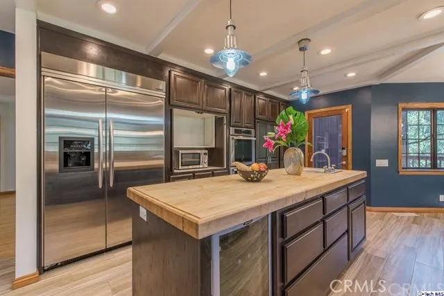 5215 Palm Drive, La Canada Flintridge, California 91011