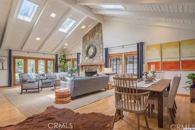 5215 Palm Drive, La Canada Flintridge, California 91011