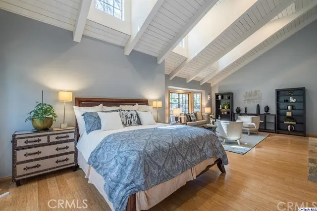 5215 Palm Drive, La Canada Flintridge, California 91011