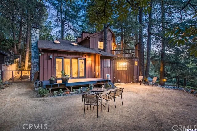 5215 Palm Drive, La Canada Flintridge, California 91011