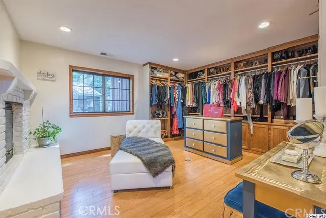 5215 Palm Drive, La Canada Flintridge, California 91011