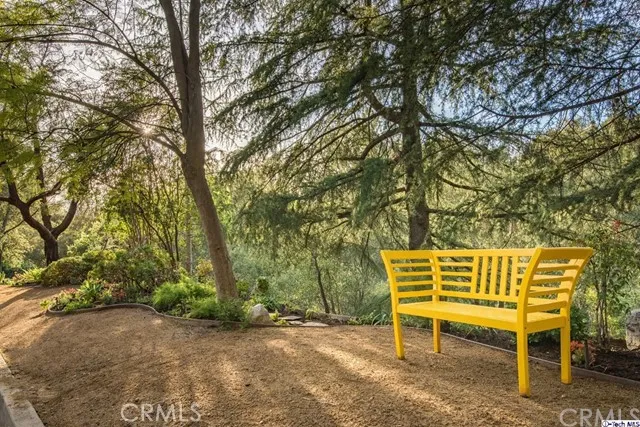 5215 Palm Drive, La Canada Flintridge, California 91011