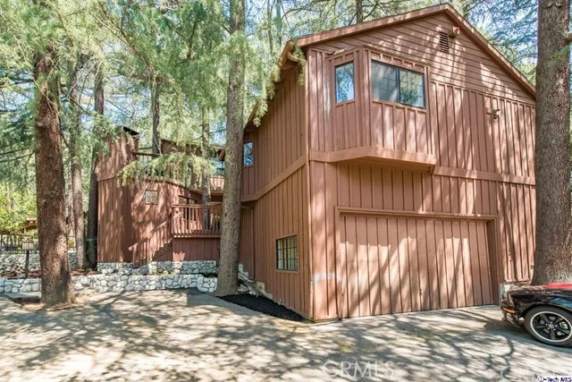 5215 Palm Drive, La Canada Flintridge, California 91011
