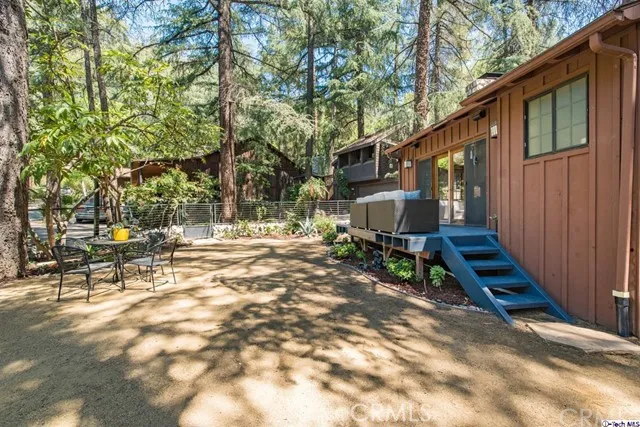 5215 Palm Drive, La Canada Flintridge, California 91011