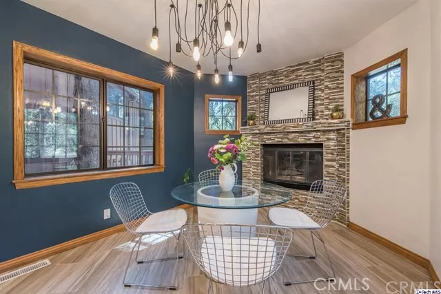 5215 Palm Drive, La Canada Flintridge, California 91011
